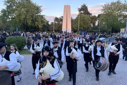 Ελευθέρια Θράκης 2026: Μουσική και χορός στην παραδοσιακή πατινάδα – ΕΙΚΟΝΕΣ & ΒΙΝΤΕΟ