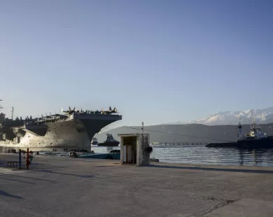 Προσαγωγή ατόμου για κατασκοπεία – Φωτογράφιζε πλοία στη βάση της Σούδας