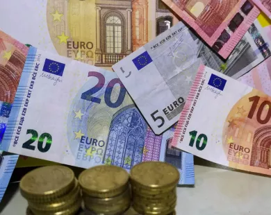 Τι αλλάζει σε μισθούς και επιδόματα το 2025