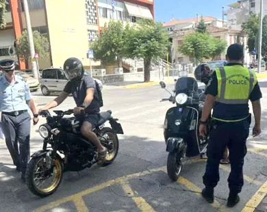 «Μηδενική ανοχή στη μη χρήση κράνους»:  12 παραβάσεις σε 831 ελέγχους στην ΑΜΘ