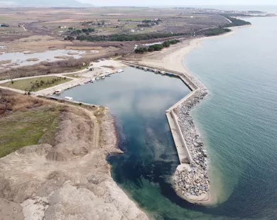 Επικίνδυνη αδράνεια: η στάση της διοίκησης του Δήμου  Μαρωνείας - Σαπών  για τα λιμάνια μας