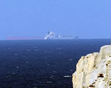 Στενά Ορμούζ: Στον «πάγο» οι διελεύσεις