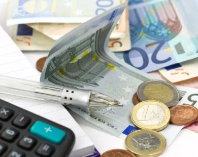 Μισό εκατομμύριο επαγγελματίες θα πληρώσουν περισσότερο φόρο