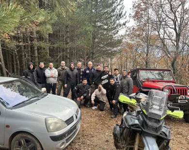 Κολλήσαμε  με τις μηχανές στο δάσος