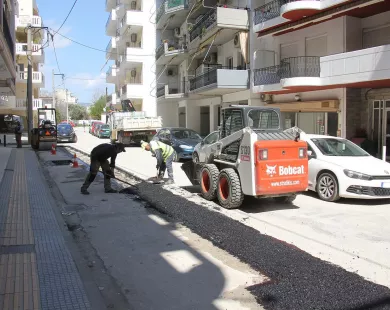 Μπαλώματα και προβλήματα  στους δρόμους αφήνουν  πίσω συνεργεία στην Κομοτηνή