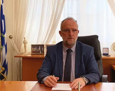 Ασθενοφόρο στο παραλιακό  μέτωπο της Μαρώνειας  ζητάει ο Ντ. Χαριτόπουλος