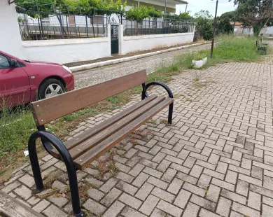 Αρσάκειο: Άγνωστοι έκλεψαν… δημόσιο παγκάκι!