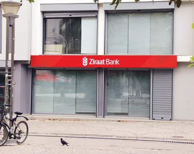 Ακίνητα στην πρωτεύουσα του Έβρου υποθηκευμένα στην τουρκική τράπεζα Ziraat – Η Κυβέρνηση υπόσχεται «φρένο» σε «σκιώδεις» αγορές ακινήτων στη Θράκη