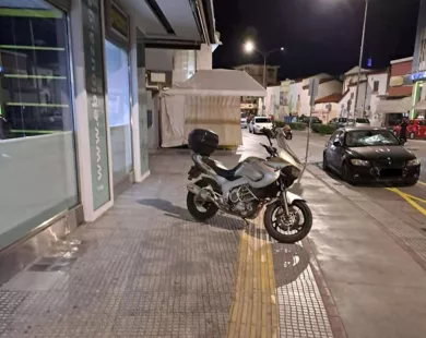 Δέκτης  παραπόνων ο «Χ» για αποκλεισμό  λωρίδας όδευσης  τυφλών