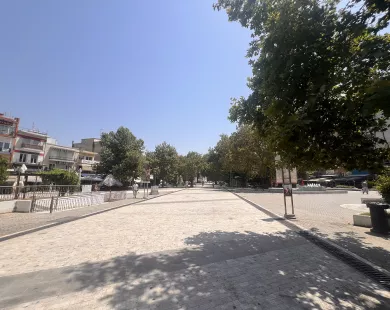 Πρόστιμα «έπεσαν»  για τραπεζοκαθίσματα  στην πλατεία Ειρήνης - Απομακρύνθηκαν  από επαγγελματίες