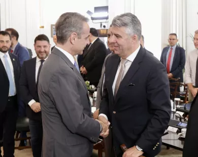 «Η ανάπτυξη πρέπει  να είναι και δίκαιη  και παντού» το μήνυμα Τοψίδη στη συνάντηση περιφερειαρχών - πρωθυπουργού