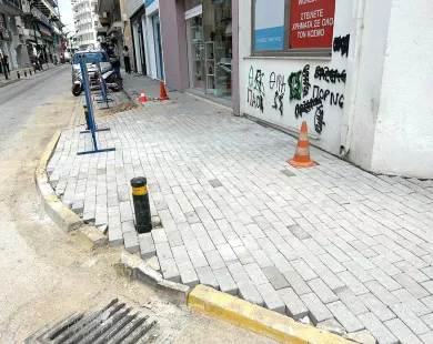 Αποκαταστάθηκε  το πεζοδρόμιο στην Παρασίου