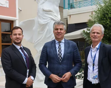 Στην Περιφέρεια ΑΜΘ πολυπληθής αποστολή ακολούθων ξένων κρατών