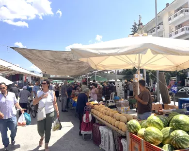 Ζωντανή κόντρα σε ακρίβεια  και παράνομους πάγκους  η Λαϊκή Αγορά Κομοτηνής