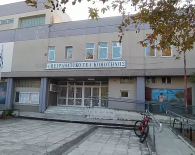 Τάμπλετ στο 3ο Πειραματικό Λύκειο Κομοτηνής δώρισε ο Χρήστος Ταπατζάς