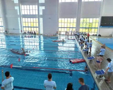 Κολυμβητές Δημοτικού γέμισε το πανεπιστημιακό κολυμβητήριο