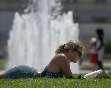 Δανία: Η κυβέρνηση θέλει να καταργήσει τον ΦΠΑ στα βιβλία για να ενθαρρύνει την ανάγνωση