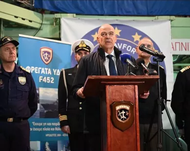 Επίσκεψη Ν. Δένδια στη φρεγάτα ΥΔΡΑ πριν αποπλεύσει για την Ερυθρά Θάλασσα
