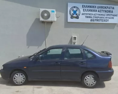 Στα χέρια της ΕΛΑΣ διακινητής με 3 μη νόμιμους μετανάστες