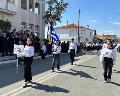 Ίασμος: Εικόνες από τη μαθητική και στρατιωτική παρέλαση