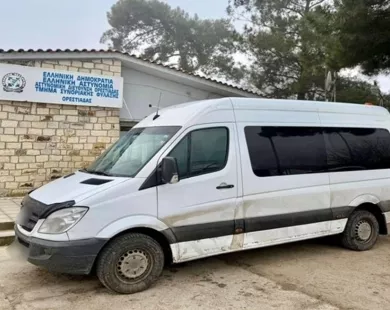 Έβρος: 13 μη νόμιμοι μετανάστες στο εικονιζόμενο φορτηγάκι