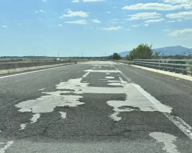 Εργασίες συντήρησης του οδοστρώματος μεταξύ των Α/Κ Ιάσμου και Μέστης, δηλαδή σε όλο το μήκος του αυτοκινητοδρόμου στην Περιφερειακή Ενότητα Ροδόπης, ξεκινάει η Νέα Εγνατία Οδός, στο πλαίσιο των συμβατικών υποχρεώσεών της, μετά την ανάληψη της ευθύνης του