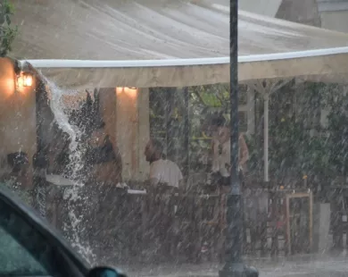 Έκτακτο δελτίο ΕΜΥ: Έρχονται ισχυρές καταιγίδες – Ποιες περιοχές θα επηρεαστούν