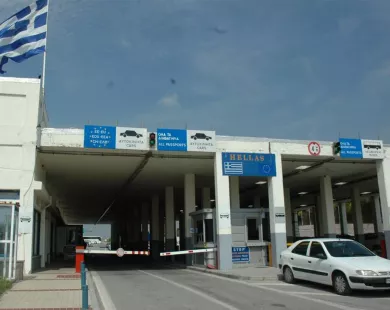 Σύλληψη αλλοδαπού στους Κήπους για κλοπές και παράνομη είσοδο