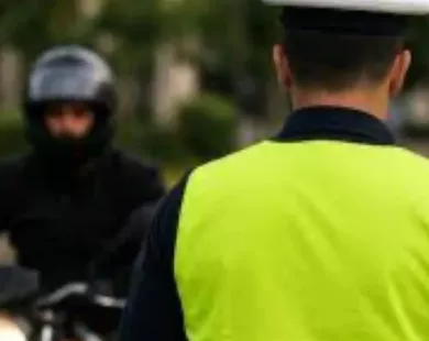 «Μηδενική ανοχή στη μη χρήση κράνους»: 9 παραβάσεις σε οδηγούς δικύκλων 