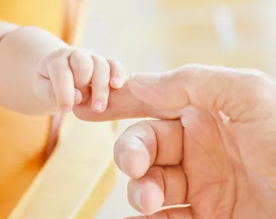 Επίδομα παιδιού: Πότε πληρώνεται η δεύτερη δόση – Tι ισχύει για όσους δεν έχουν προπληρωμένη κάρτα