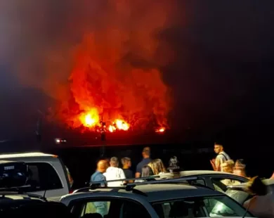 Σε ύφεση η πυρκαγιά στη Θάσο – ολονύχτια μάχη με τις φλόγες