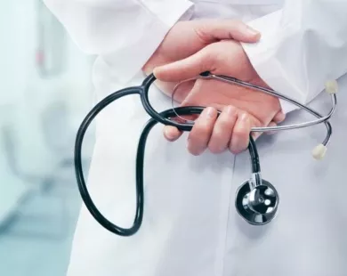 Ροδόπη: Προσποιούταν τον ιατρό, έκλεψε 21.000 ευρώ από δύο ηλικιωμένες