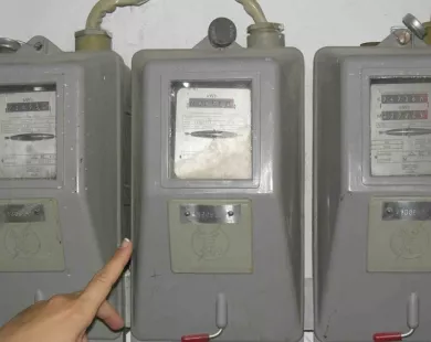 Έκλεβε ρεύμα για το σπίτι της αλλά το μετάνιωσε