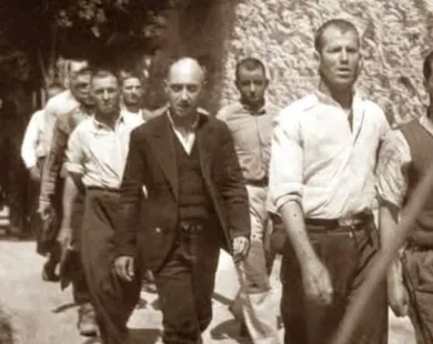 Συγκλονιστικά ντοκουμέντα: Οι ιστορικές φωτογραφίες από την εκτέλεση των 200 στην Καισαριανή