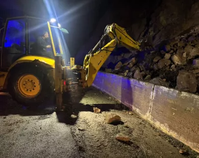 Επικίνδυνες πτώσεις βράχων στον δρόμο Πολύανθος – Ίασμος