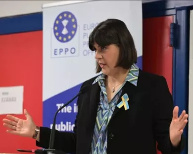 Λάουρα Κοβέσι: «Η διαφθορά σκοτώνει και αυτό συνέβη και στα Τέμπη - Ακρωνύμιο διαφθοράς ο ΟΠΕΚΕΠΕ»