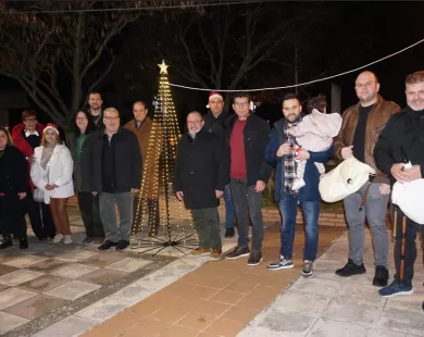 Μεσοχώρι: Χοροί, γλυκίσματα και χριστουγεννιάτικες μελωδίες στο χωριό