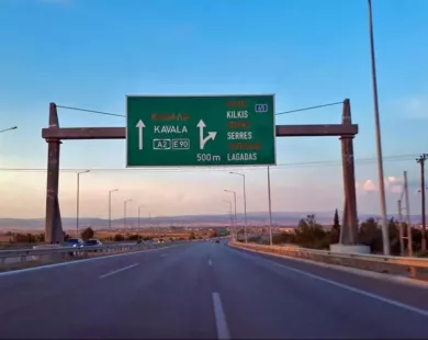 Αναδιπλούμενα μαχαίρια, γκλοπ και κοκαΐνη στην Εγνατία Οδό