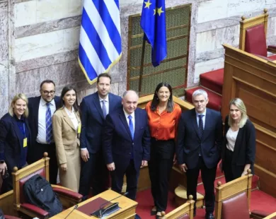 Ψηφίστηκε το νομοσχέδιο για το 13ωρο