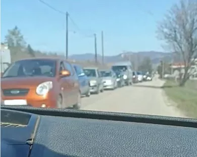 Κυκλοφοριακό κομφούζιο στην Πάνδροσο – ΒΙΝΤΕΟ