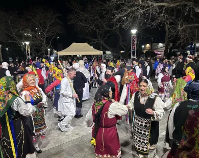Η παραδοσιακή Αποκριά αναβίωσε στο κέντρο της Κομοτηνής – ΒΙΝΤΕΟ
