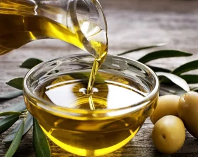 Ελαιόλαδο: Πότε θα πέσουν οι τιμές στο ράφι στα 5 ευρώ