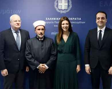 Το ΠΑΣΟΚ-ΚΙΝΑΛ καταδικάζει τις νέες επιθέσεις σε βάρος του Ιλχάν ΑχμέτΣυνεχίζεται ο «πόλεμος» σε βάρος του βουλευτή Ροδόπης, αυτή τη φορά με αφορμή την παρουσία του στην ορκωμοσία του νόμιμου Μουφτή Διδυμοτείχου