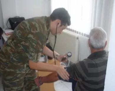 Στρατιωτικό ιατρικό κλιμάκιο στο χωριό Πλαγιά