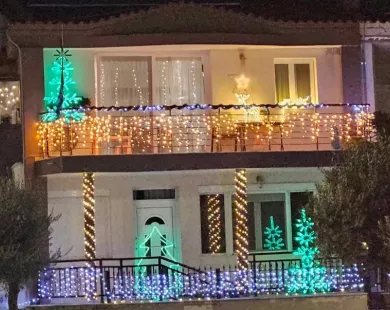Σπίτι στην Εκτενεπόλ στολίστηκε με μεράκι για τα Χριστούγεννα