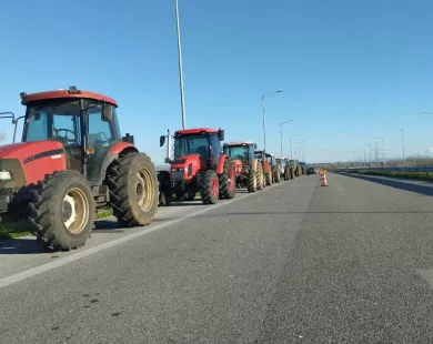 Ένα μήνα στο δρόμο  διαδηλώνουν  Κομοτηναίοι αγρότες και κτηνοτρόφοι