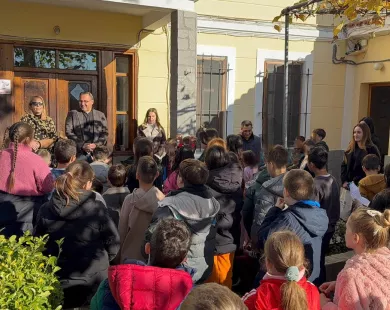 Χριστουγεννιάτικα κάλαντα  από το Διαπολιτισμικό  Δημοτικό Σχολείο Ιάσμου