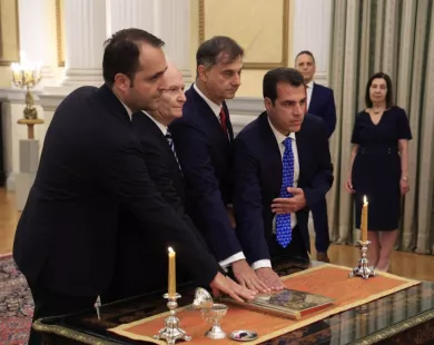 Ορκίστηκαν τα νέα μέλη της κυβέρνησης στο Προεδρικό Μέγαρο