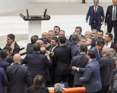 Ξύλο στην τουρκική Βουλή για τον προϋπολογισμό – Βίντεο