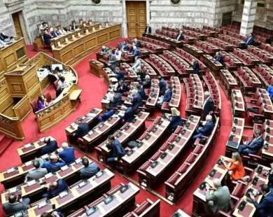Βουλή: Με ψήφους μόνο της ΝΔ πέρασε το νέο Πειθαρχικό Δίκαιο δημοσίων υπαλλήλων